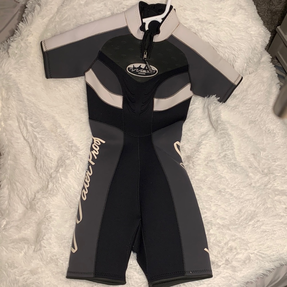 Waterproof Shorty Wetsuit. C36 (Eur Size).  US Dress-6/small .  Worn once. 2.5ml